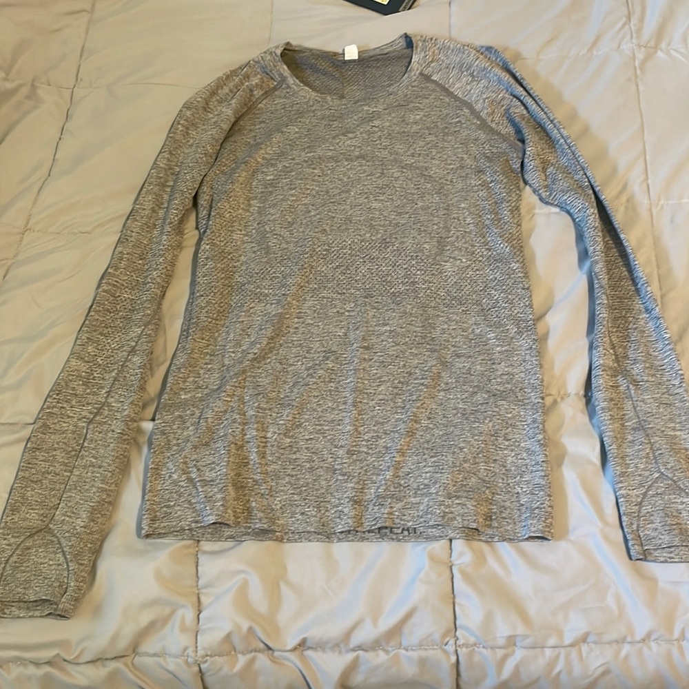 Lululemon gray Swiftly Tech Long Sleeve Shirt 2.0 size 6